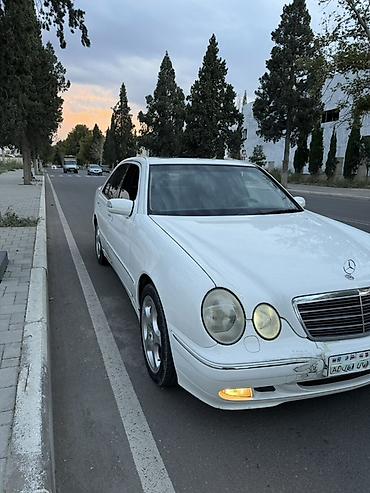 mercedes 208 d: Mercedes-Benz E-Class: 2.2 l | 2001 il Sedan — 4