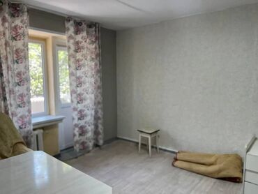 1 комнатную квартиру в центре: 1 комната, 30 м², Хрущевка, 4 этаж, Косметический ремонт