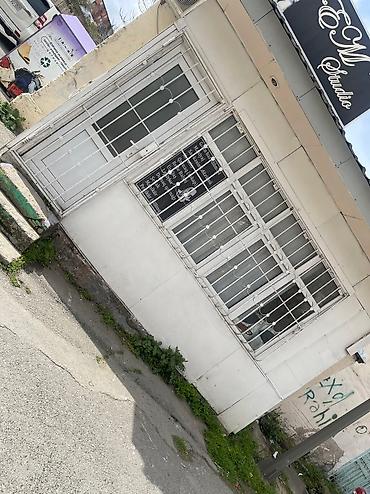 Kommersiya daşınmaz əmlakının satışı: Hazir qadin salonu esyalarla birlikde satilir . 2 guzgu dirnaq stoku — 1