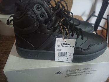 обувь адидас: Adidas Hoops 3.0 Mid WTR — высокие кеды/кроссовки в баскетбольном
