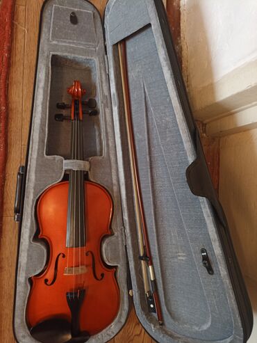 Музыкальные инструменты: Скрипка 4/4 есть трещина на корпусе