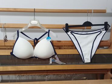 Kupaći kostimi: NOV, kupaći kostim NEW YORKER,beli sa teget paspulima i lepim zlatnim na lalafo.rs — 1 Kupaći kostimi: NOV, kupaći kostim NEW YORKER,beli sa teget paspulima i lepim zlatnim — 1