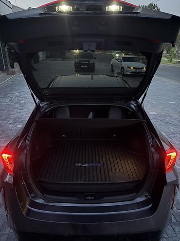 corolla 2016: Toyota Prius: 2019 г., 1.8 л, Вариатор, Гибрид, Хэтчбэк — 10