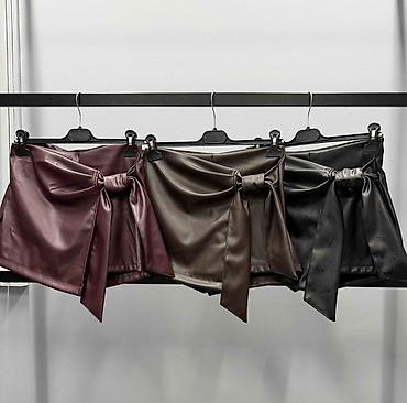stradivarius postarina: Sulnja sorc od eko koze
2200 din
S M L — 3