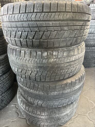 Шины: Шины 235 / 50 / R 18, Зима, Б/у, Комплект, Легковые, Япония, Bridgestone