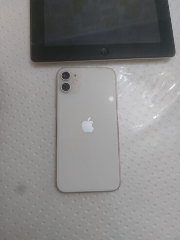 Apple iPhone: IPhone 11, Б/у, 128 ГБ, Белый, Чехол, 100 %
