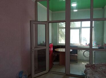 срочно продаётся 1 комнатная квартира в районе ошского рынка по улице кенсуйская 17: 1 бөлмө, 23 кв. м, Жеке план, 3 кабат, Косметикалык ремонт