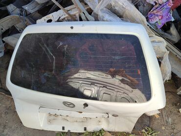 Другие автозапчасти: Заднее стекло Мазда Демио 2000 года