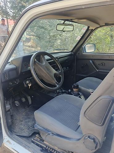 opel astra hatchback 2000: LADA Niva (VAZ 2121/21214 seriyası) 3 qapı, ağ rəng, tam ötürücülü — 5