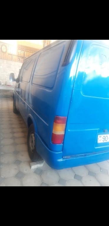 1999 ford transit: Ford Transit yük mikroavtobusu - Kuzov: qapalı furqon, mavi rəng, ön — 4