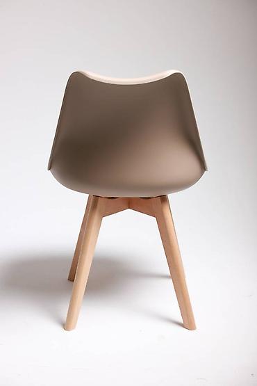 Стулья для кухни: Стул eames 222 Цвета: белый, серый, черный, бежевый, красный Размер — 8