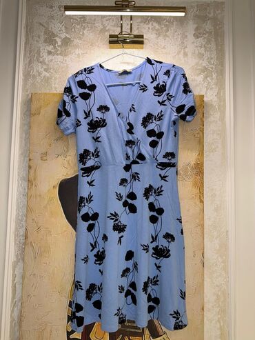 Gündəlik donlar: Paltarlar satılır. 1 dəfə geyinilib. 1) qara paltar M ölçü 50 azn 2) — 6