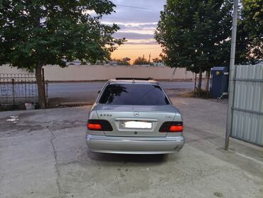 Mercedes-Benz: Mercedes-Benz E 220: 2.2 l | 2002 il Sedan — 7