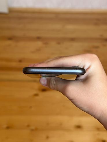 Apple iPhone: IPhone 11, Qara, Face ID — 9