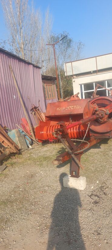 Pres bağlayanlar: Saman-ot presi – “KİRQVİZSTAN” markalı, kvadrat balya bağlayan tip — 1