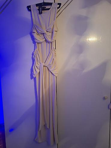 cizme givenchy: Boohoo “Ruched Twist Detail Racer Neck Maxi Dress” – krem - Model — 1