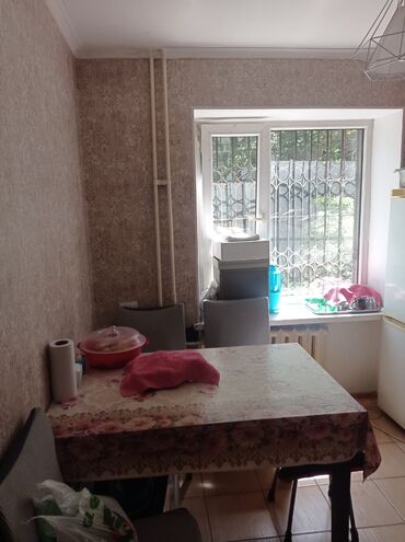 кыргызстан снять квартиру: 2 комнаты, 50 м², Индивидуалка, 1 этаж, Косметический ремонт