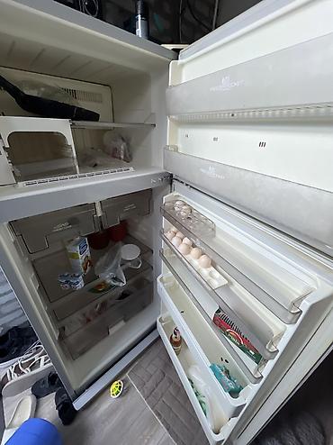 mini refrigerator: Холодильник двухкамерный, классический формат с верхней морозильной — 2