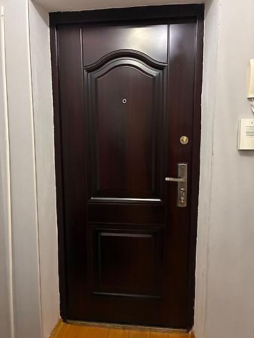 seyif qapi: Qəhvəyi rəngdə giriş qapısı satılır. İşlənmişdir, amma yaxşı — 2