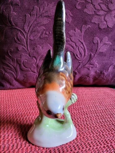 Ostali kućni dekor: Figura nova iz 60ih madjarski porcelan bodrogkereszturi. Visina — 3