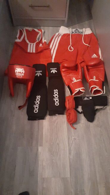 adam boks torbası: İdman dəsti (boks,kickboks) az işlənib endirim var