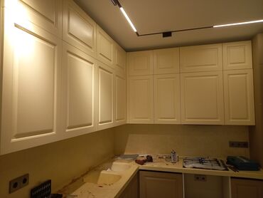 Sifarişlə yataq dəstləri: Bej rəng palitrasında klassik-modern tərzdə mebel dəsti - Yataq otağı — 10