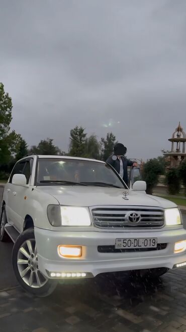 Toyota: Toyota Land Cruiser 2002 – baxımlı, əziyyət görməyib. Ağ rəngdədir — 16