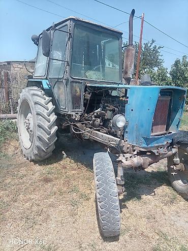 Traktorlar: Belarus MTZ-80 traktor - Kabinalı, dizel mühərrikli MTZ-80 - Öndən — 9