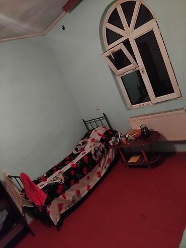 qusar kiraye: Kirayə üçün sadə, geniş otaq - Təbii işıq alan, hündür tavanlı otaq - — 3