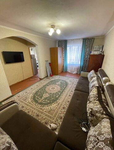 квартира сатылат токмок: 1 бөлмө, 30 кв. м, Хрущевка, 2 кабат, Косметикалык ремонт