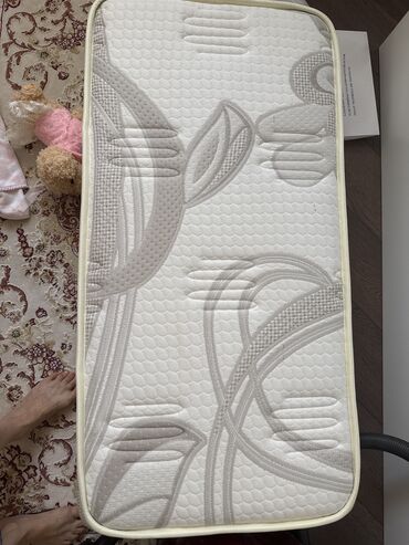 ağ pencek: Teze kimidi matras usaq çarmayisi ucun