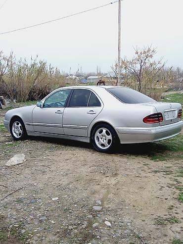 Mercedes-Benz: Mercedes-Benz E‑Class W210 sedan - Kuzov: sedan, gümüşü rəng - — 13
