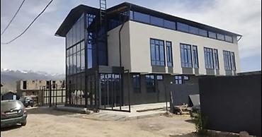 дом с мансардой: 📍Чолпон-Ата 💰50,000 сом Депозит 15,000 сом 🏢Двухуровневый — 6