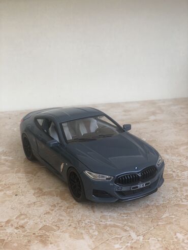 oyuncag: BMW M8 Copue 1/24