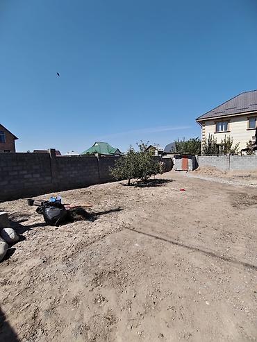 жаргылчак село: Продаётся жилой участок с домом и хозяйственными постройками. красная — 4