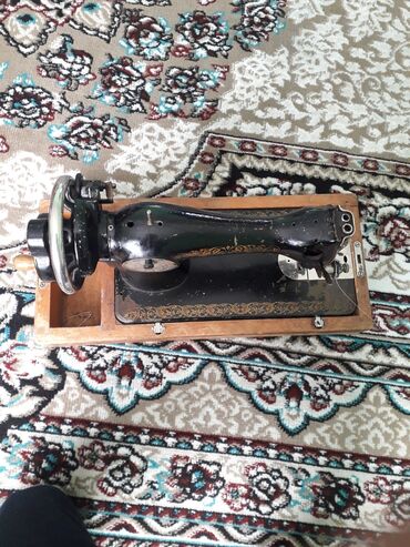Qədim tikiş maşınları: Yaxşı vəziyyətdədir 19 əsr tikiş maşınıdı az işlenib tikiş maşını — 11