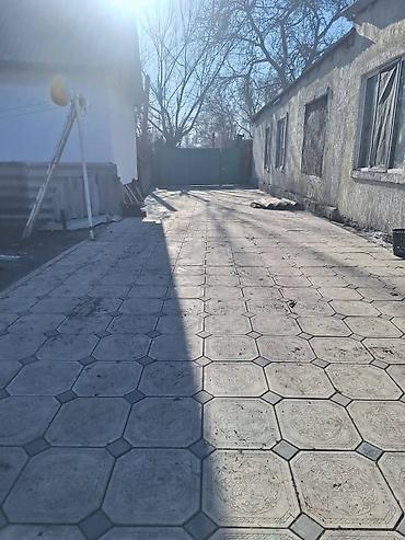 Продажа коттеджей и домов: Продаю 5-ком дом г.Кара-Балта. Дом находится в районе выше — 14