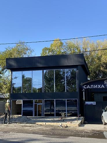 Окна и комплектующие: Алюминиевое окно на заказ, Тип окна: Витражные, Мансардные, Панорамные, Декоративные особенности: Фрамуга, Бесплатная установка, В рассрочку — 1