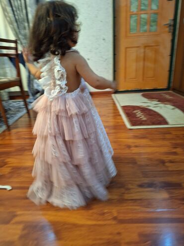 Toy paltarları: Don yenidir 1defe geynilib. 2-3 yawinda 4yawinda uwagada geder — 10