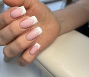 маникюр педикюр с выездом на дом: Выравнивание, Дизайн, Донаращивание ногтей, Маникюр, Консультация