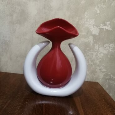 sevgi gulu: Одна ваза, Керамика