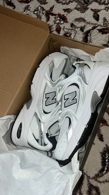 спортивные костюмы для женщин: Кроссовки, 37, New Balance, Новый, цвет - Белый, Самовывоз