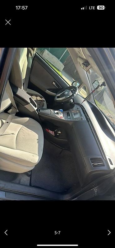 вдоль реки: Toyota Prius: 2015 г., Гибрид, Хэтчбэк — 6