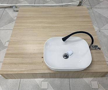 əluzyuyan: Hamam otağı üçün müasir üslubda əlüzyuyan komplekti. Dəstə açıq taxta — 3