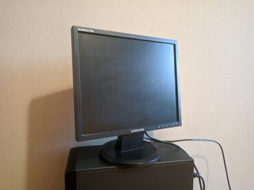 Monitorlar: Samsung SyncMaster 17' LCD monitor tam ishlek veziyyetdedir. VGA ve