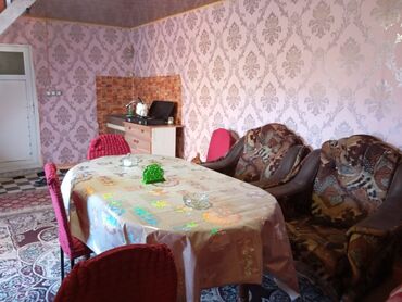 Günlük kirayə evlər: 80 kv. m, 3 otaqlı, İnternet, Telefon, Qaz — 15