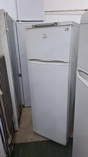 Indesit iki qapılı soyuducu - Üst hissədə dondurucu bölmə, alt