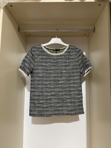 zara koynek fason: Zara. Xs/S ölçüyə uyğundur. 5 azn. Çatdırılma var
