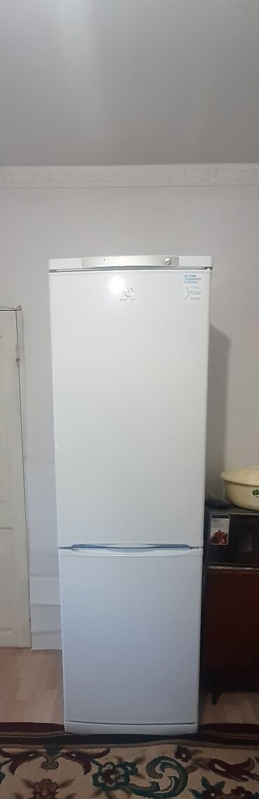холодильник для морожное: Холодильник Indesit, Б/у, Двухкамерный, 90 * 2 * 90