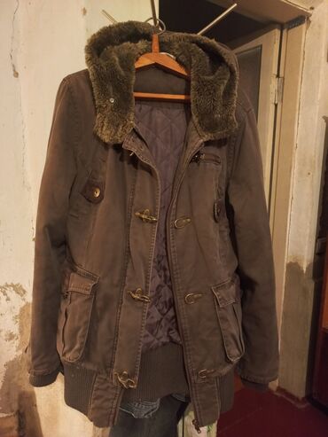 старые куртки: Продаю!
Куртка женская.
цвет: хакки
р-р 48-50
торг уместен